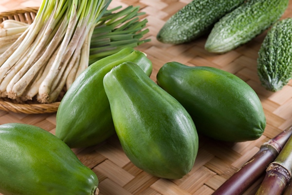 Bài thuốc chữa thoát vị đĩa đệm bằng đu đủ xanh