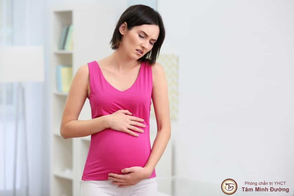 Có phương pháp nào khác có thể giúp giảm đau háng bên trái khi mang thai?
